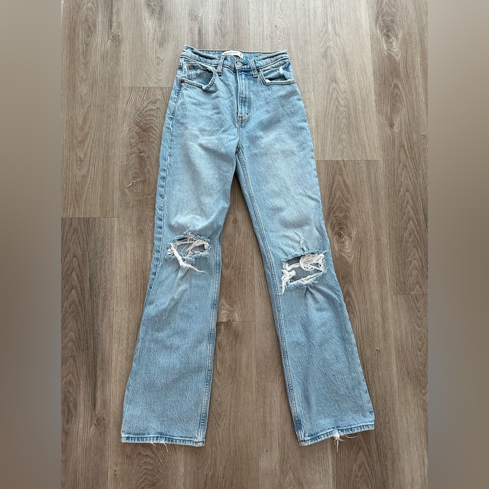 Abercrombie 90s high rise relaxed jeans- size 24